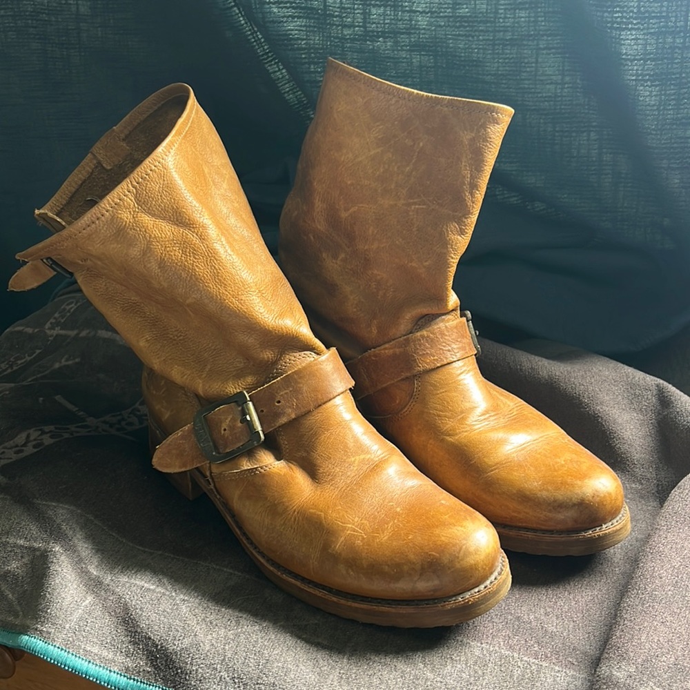 Frye Short Veronica Boot in Cognac